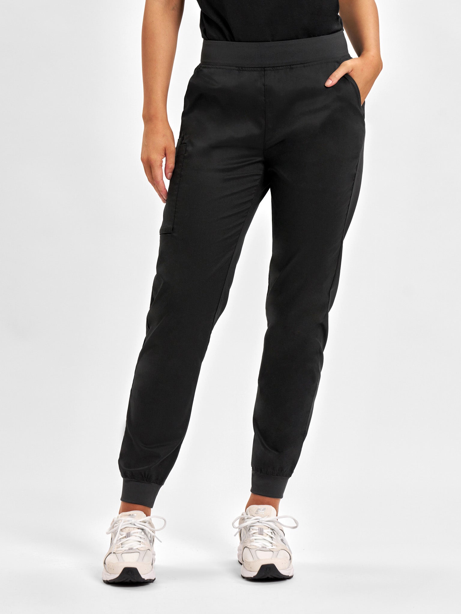 INAURA Riley Womens Slim Leg Jogger Scrub Pant CSP042LL