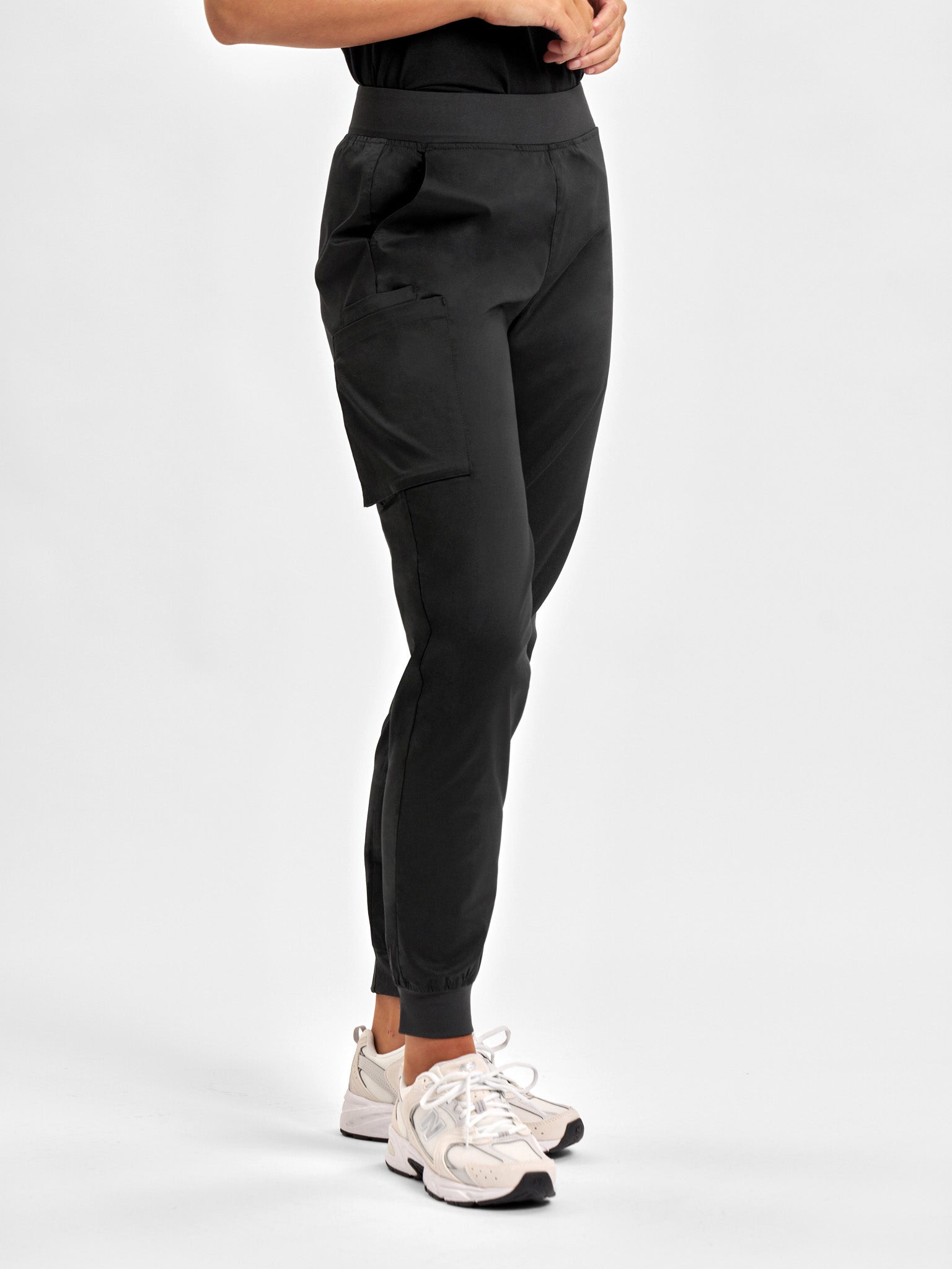INAURA Riley Womens Slim Leg Jogger Scrub Pant CSP042LL
