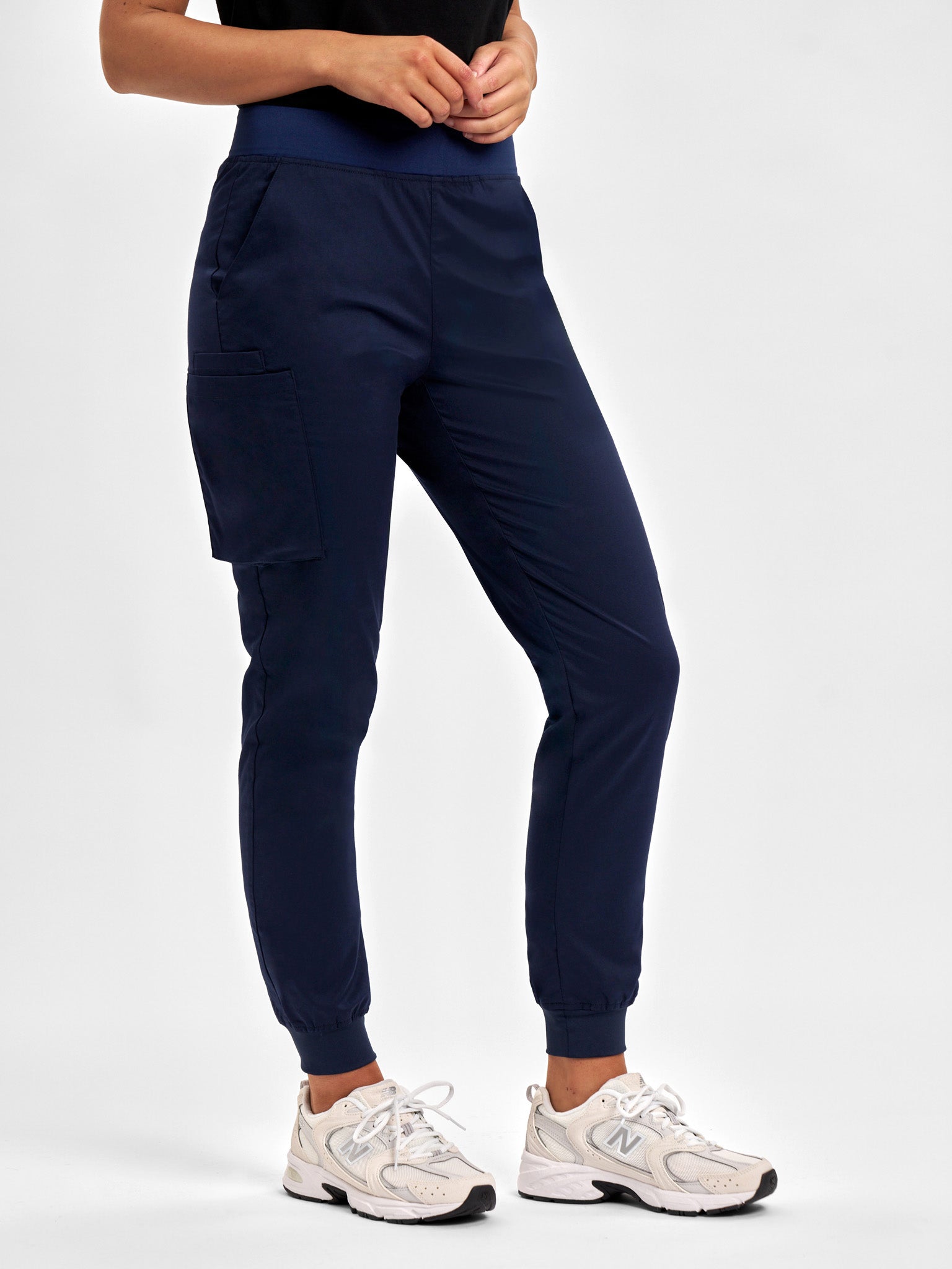 INAURA Riley Womens Slim Leg Jogger Scrub Pant CSP042LL