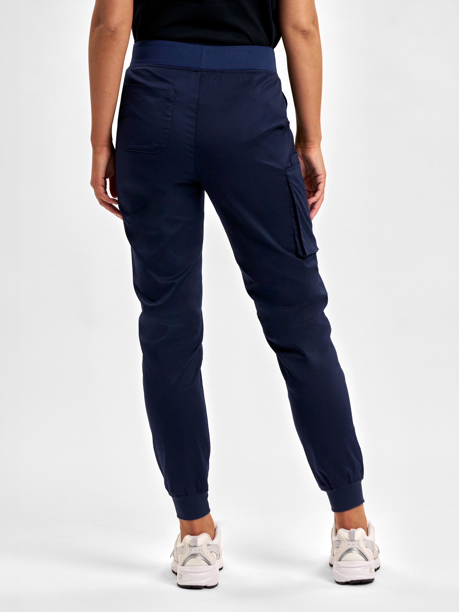 INAURA Riley Womens Slim Leg Jogger Scrub Pant CSP042LL