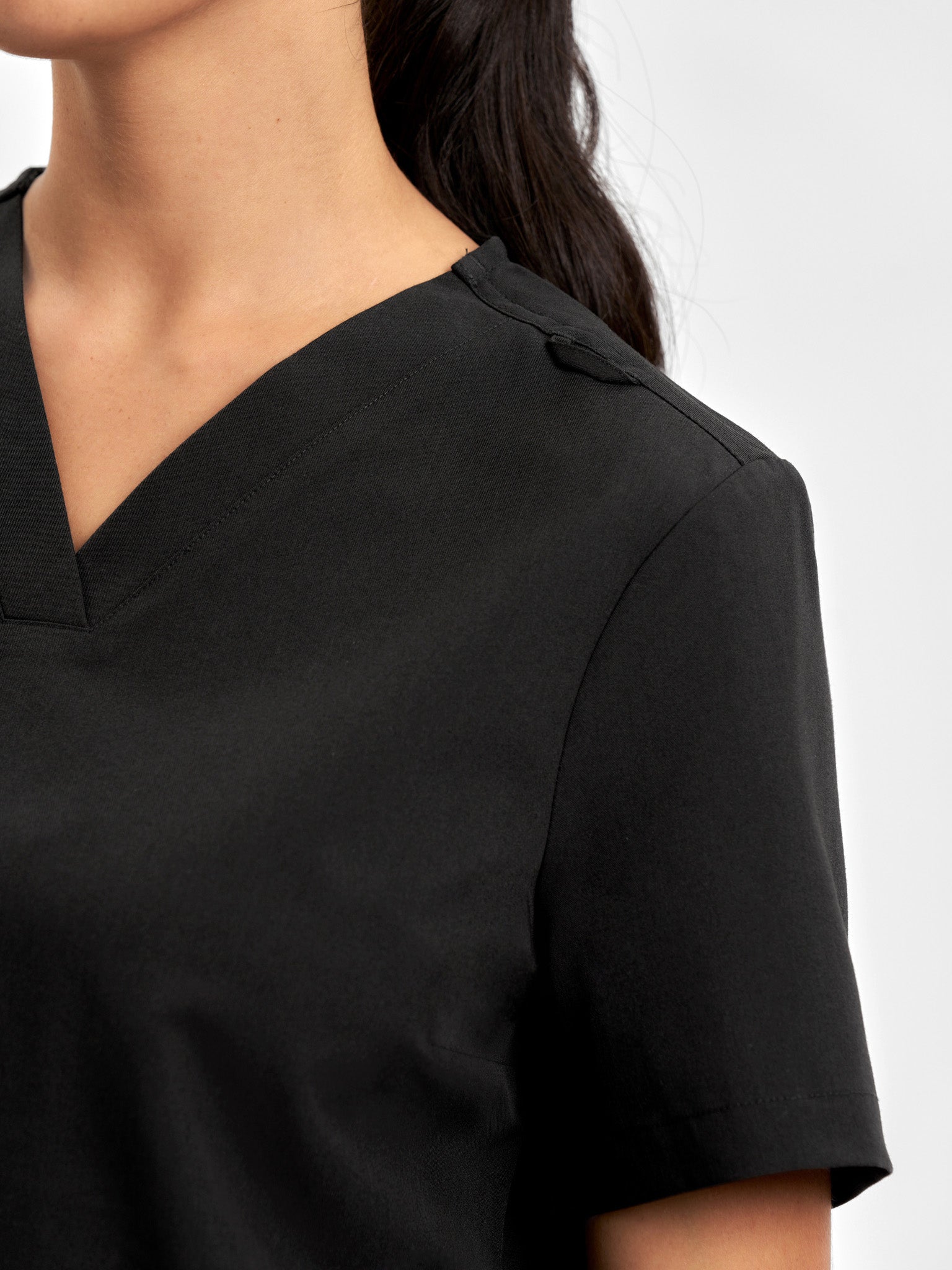 INAURA Pulse Womens V-Neck Scrub Top CU543LS
