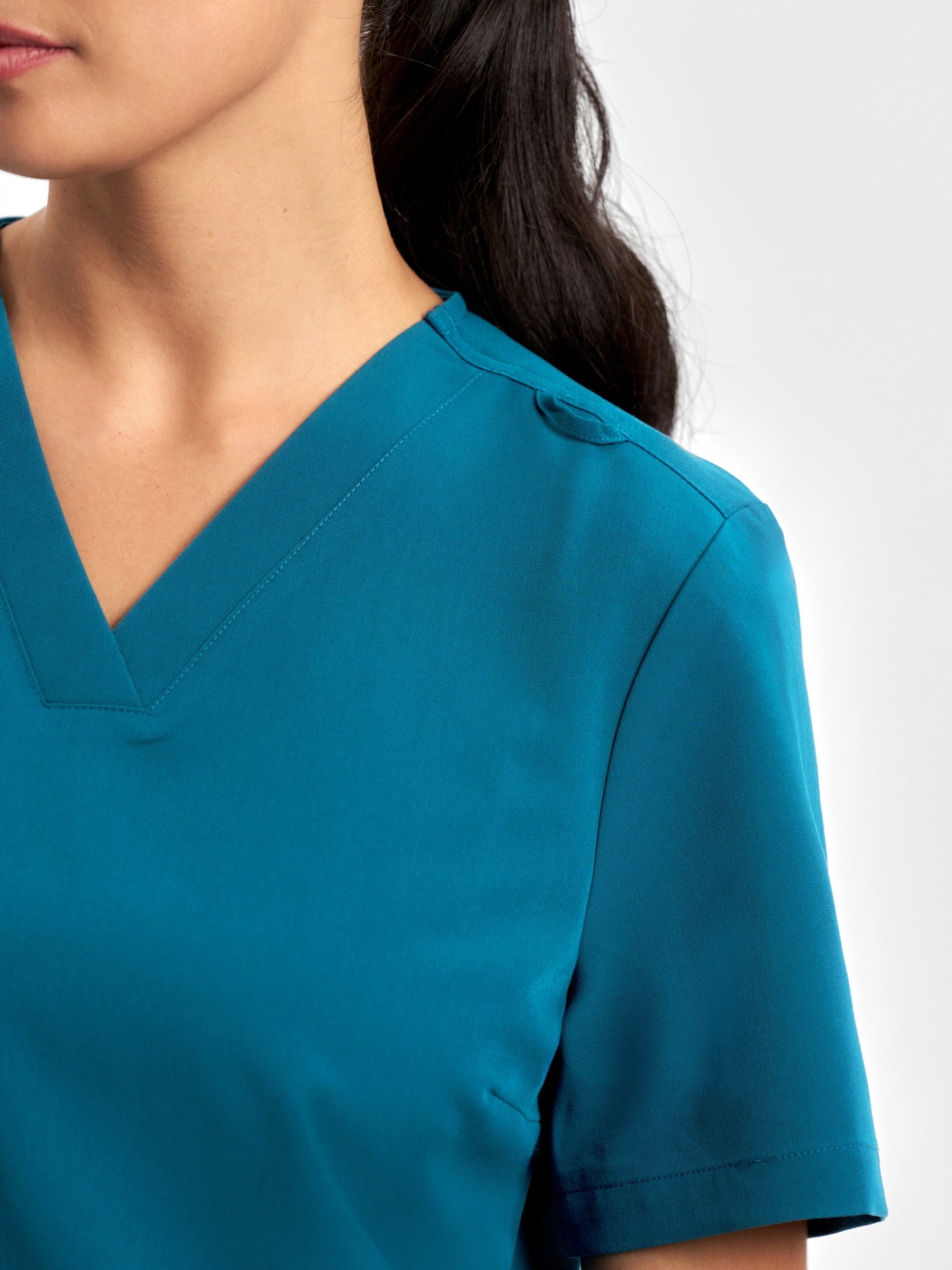 INAURA Pulse Womens V-Neck Scrub Top CU543LS