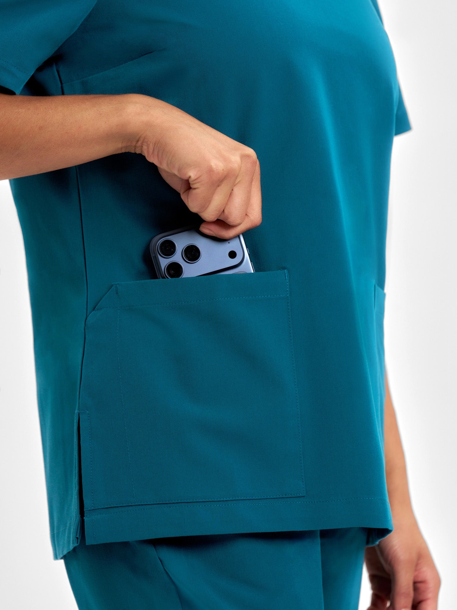 INAURA Pulse Womens V-Neck Scrub Top CU543LS