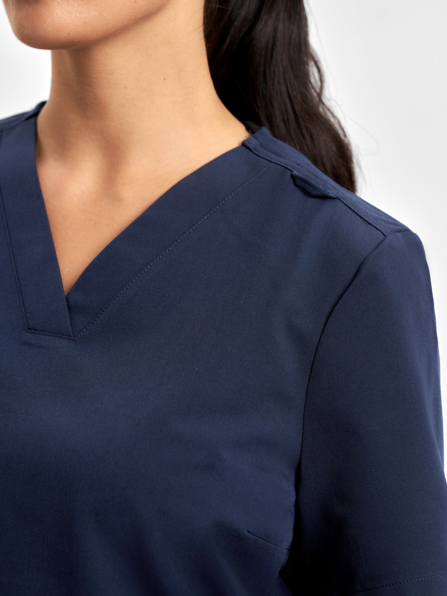 INAURA Pulse Womens V-Neck Scrub Top CU543LS